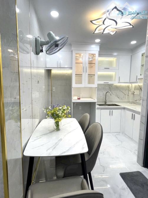 Gò gấp . 2 tầng . 2pn. 3×8 . Full nội thất . Sổ hoàn công đủ  . Hẻm ba gác thông. - 2