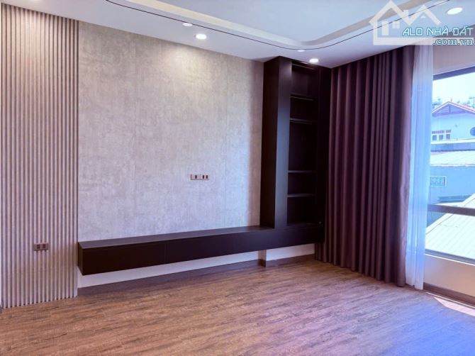 Bán nhà Phố Trạm mới đẹp long lanh - ô tô gần - 5 tầng thang máy - 55m - 12.4 tỷ - 2