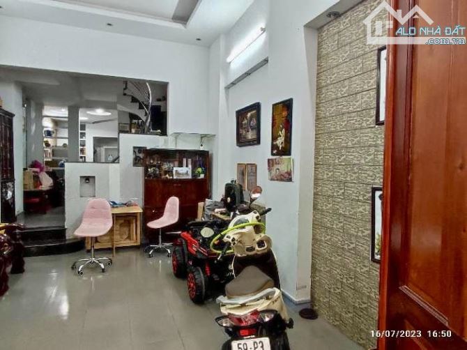 Bán nhà 4 Tầng - Nguyễn Hồng Đào - Dt 4.5 x 17 - giá chỉ 13 tỷ - 2