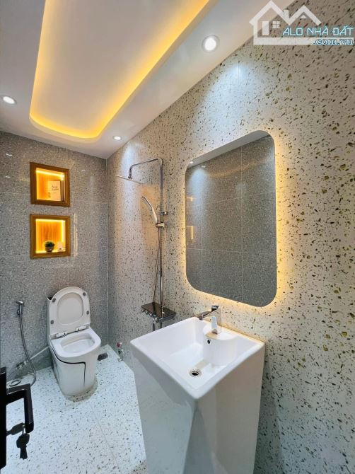 Bán nhà 2 tầng, hẻm xe hơi 5m ngay Hoàng Văn Thụ, TB. Giá: 3 Tỷ 810 / 55.25m2, có SHR - 2