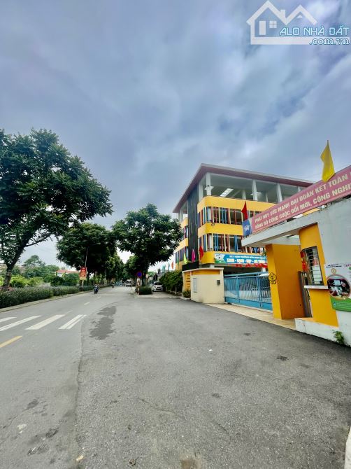 Bán Nhà Mặt Phố Việt Hưng 100m2-hơn 34 tỷ-MẶT TIỀN 7m-VĨA HÈ RỘNG-KINH DOANH-VIEW TRƯỜNG H - 2