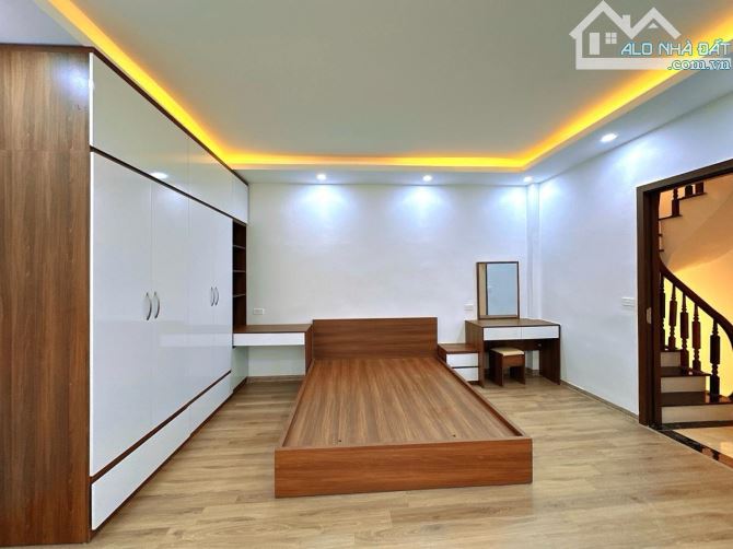 Hoàng quốc Việt 5 tầng thang máy nhag đẹp 35m Mt 4m giá 10 tỷ - 2