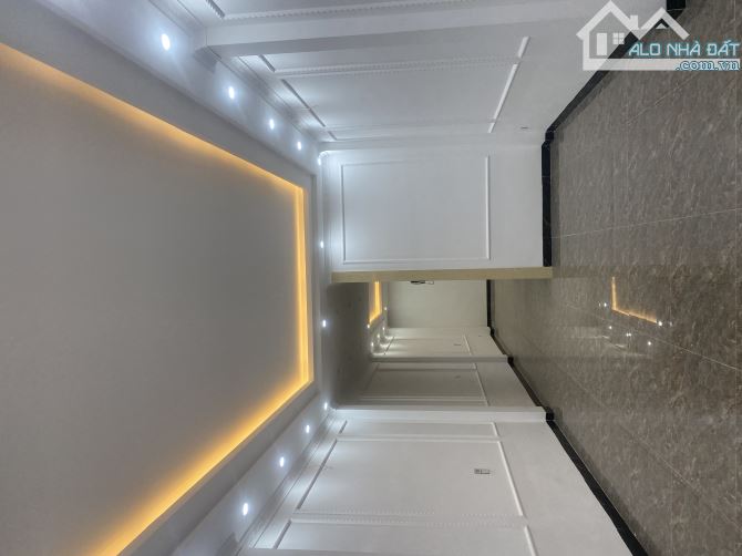 Bán Nhà Riêng tại Lĩnh Nam, 17,6 tỷ, 71m2, 6 tầng, mới xây thang máy, 7PN, giá tốt! - 2