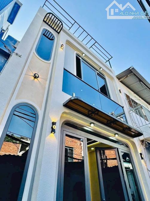 6.8 TỶ - SIÊU PHẨM 2 MẶT TIỀN • NGUYỄN LÂM • GẦN KHU VIP PHAN XÍCH LONG • 45M² • 2 TẦNG • - 2