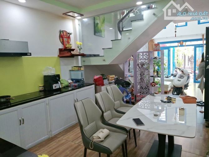 CHÍNH CHỦ GẤP BÁN NHÀ 3 TẦNG ĐẸP – GIÁ CHỈ NHỈNH 5 TỶ – PHÚ HỮU Q9 - 2