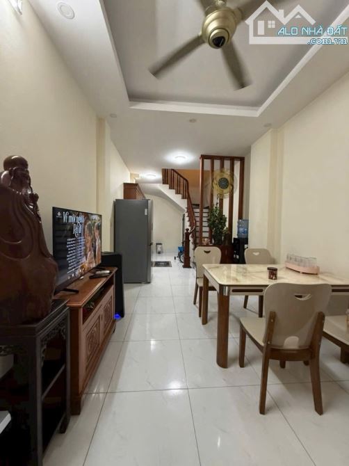 NGUYỄN VĂN CỪ NHÀ 5 TẦNG ĐẸP LONG LANH. Ô TÔ TỚI CỬA. CÁCH CẦU CHƯƠNG DƯƠNG 100M. HƠN 8 TỶ - 2