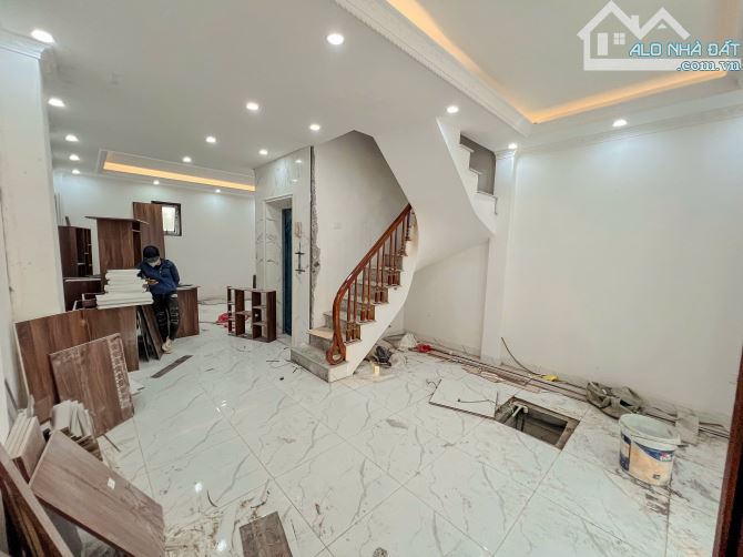 CCMN 50m2 x 6 Tầng Dòng Tiền 40tr/tháng – Ngay Chợ Thạch Bàn - 2