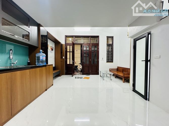 Bán nhà phố Giải Phóng Thanh Xuân, mặt ngõ thông, lô góc 38m2 x 4tầng - 2