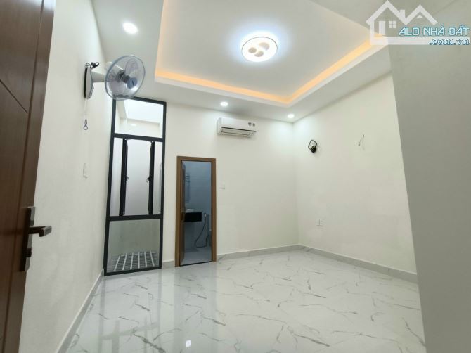 BÁN NHÀ HẺM LỚN – DT KHỦNG – TRẦN NHÂN TÔN, QUẬN 10 DT:9,5x25(NH:14,5m2) KC: 3 Tầng 170 Tr - 2