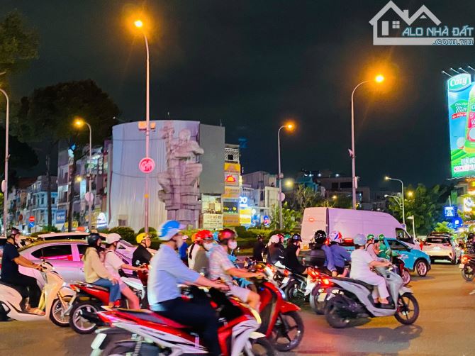 Căn góc 2 mặt tiền Lê Hồng Phong P. 10, Quận 10. DT: Ngang 11x12m. HĐT: 200tr/th. Giá 50 t - 2