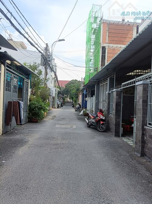 BÁN GẤP, 1/ Lê Đức Thọ, P15, GòVấp. Gần chợ xóm mới, DT 4,1*21m, nở hậu 4,2m, cấp 4, HXH 5 - 2