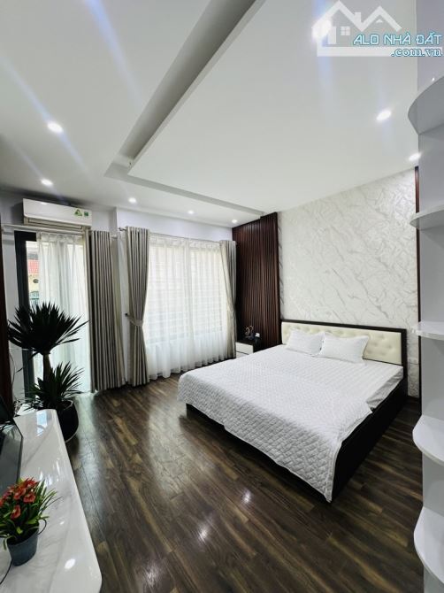 PHỐ NGUYÊN HỒNG-PHÂN LÔ-ĐẸP LỘNG LẪY-Ô TÔ VÀO NHÀ-FULL NỘI THẤT-40M2-6 TẦNG-18,6TỶ - 2