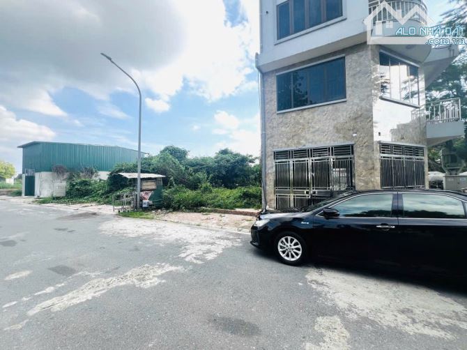 LÔ GÓC HOA HẬU, Đẹp nhất Cổ Bi, 109M – 20M Tiền – Chỉ 15 tỷ, Vỉa hè Rộng, 3 ô tô tránh - 2