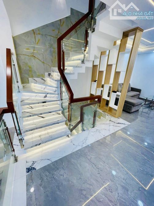 GẤP Bán nhà hẻm xe hơi sát mặt tiền Phan Huy Ích, Gò Vấp, 4 tầng, gần emart, chỉ 6 tỷ xíu - 2