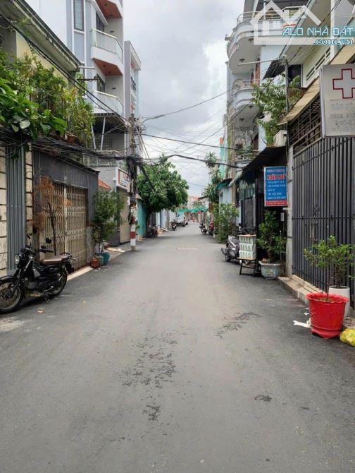 NHÀ ĐẸP 4m x 17,5m, 3 tầng gần chợ Tân Sơn, Gò Vấp, hẻm ô tô, chỉ 6 tỷ + - 2