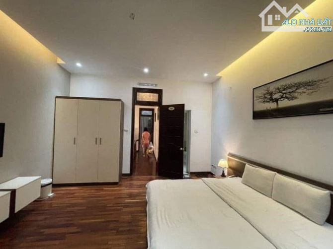 Bán nhà phân lô - Phố Trung Hoà - Ô tô tránh vỉa hè - 96m 5T 27.5 tỷ - 2