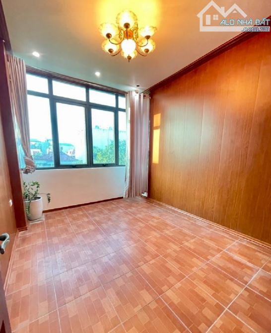 HOÀNG TỬ phố VĨNH HƯNG - CHỈ 8 TỶ - LÔ GÓC - NGÕ THÔNG - Ô TÔ NGỦ TRONG NHÀ - 2