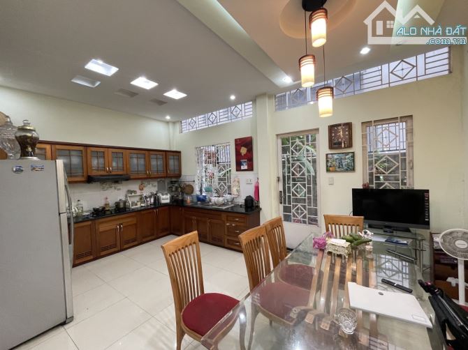 Tạ Quang Bửu quận 8 120m2 3 tầng giá chỉ 24 tỷ - 2