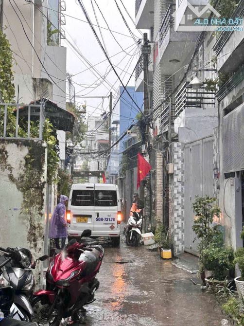 SIÊU VỊ TRÍ HOÀNG HOA THÁM-GẦN CHỢ CÂY QUÉO-HXH CÁCH MẶT TIỀN 30M-3PN-NỞ HẬU-FULL NỘI THẤT - 2