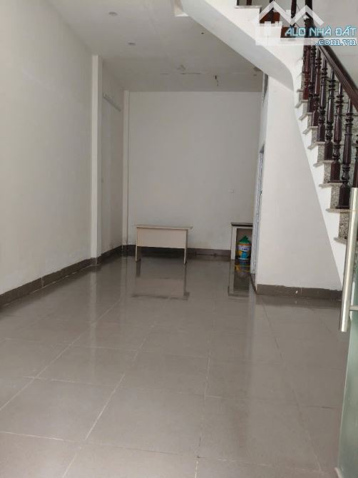 Cho thuê nhà riêng VP tại Bạch Đằng, Chương Dương, Hoàn Kiếm. DT 40m x 4 tầng, giá 14tr - 2