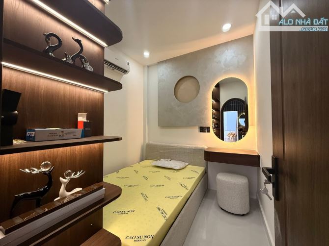 HÀNG XÓM LÀNG HOA - SIÊU PHẨM 2 TẦNG VẠN KIẾP - 45M2 - 3PN - GẦN HẺM XE HƠI - HƠN 6 TỶ. - 2