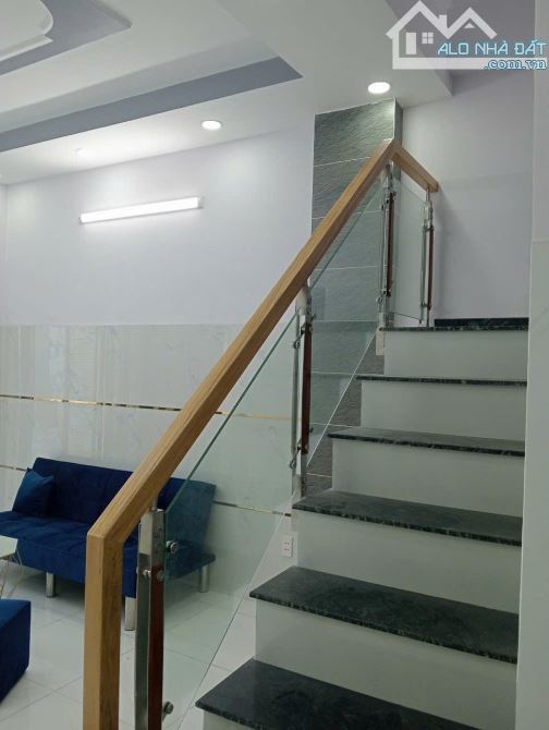 NHÀ ĐẸP KẾ TÊN LỬA 40M2 HẺM XE HƠI GIÁ TỐT - 2