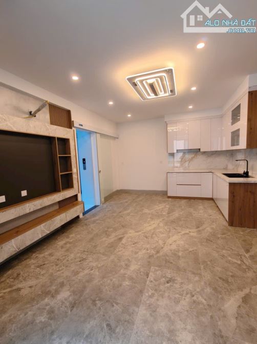 7 tầng xây mới thang máy, oto vào nhà qua thông, Nguyễn Ngọc Nại, mtiền 5.9m. Giá 17.2 tỷ