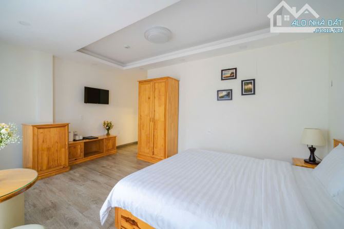Cần bán khách sạn mặt tiền  trung tâm tp Đà Lạt.  - Diện tích: 179,77m². Ngang 9m; dài19.6 - 22
