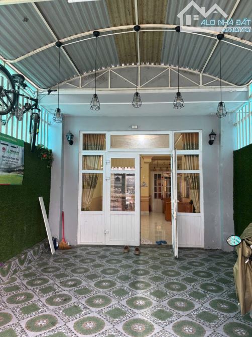 Bán nhà mặt tiền đường Hà Huy tập -  p3 đà Lạt. 12 tỷ - 135m2 - 3