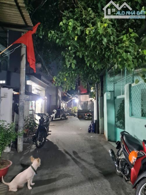 CHỦ GẤP BÁN GIÁ CHỈ CÒN 5.2 TỶ - 6X13.5M- HẺM 4M THÔNG - SÁT MẶT TIỀN - 3
