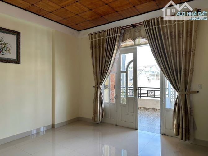 Nhà Phố - Hẻm ô tô lớn - 3 tầng - 5 phòng - 4 WC - Sổ riêng - đường Nguyễn Lương Bằng, Phư - 3