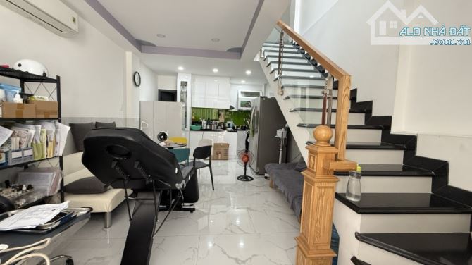 GÒ VẤP - NGAY CV LÀNG HOA - HẺM XE HƠI THÔNG - 44m2 - 4 TẦNG - (4 x 11) - 3