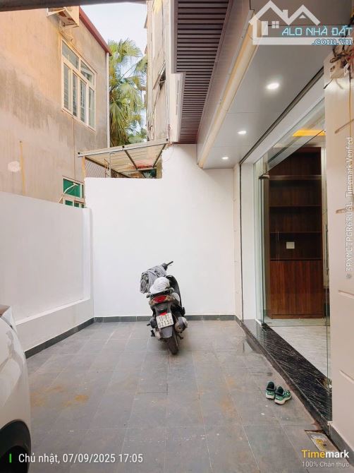 NHÀ ĐỘC LẬP Tại  QUÁN NAM Ô TÔ ĐỖ NGÀY ĐÊM TRƯỚC CỬA. DUY NHẤT - Diện tích: 67mx 4.5 tầng - 3