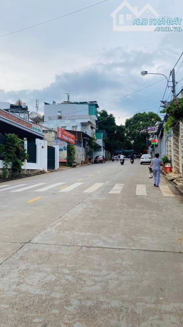 GẤP!! Mặt Tiền Y Nuê 9,7x23m tc 100% giá 7tỷ600 có nhà cho thuê - 3