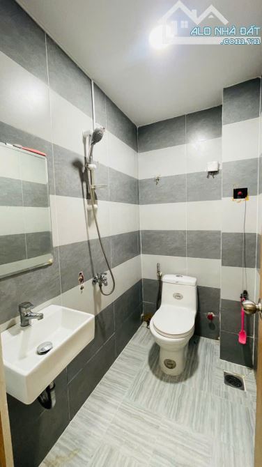 NHÀ NỞ HẬU TÀI LỘC 42M2 XE HƠI NGỦ NHÀ Nguyễn Kiệm,GV Chỉ 6tỷ350 - 3