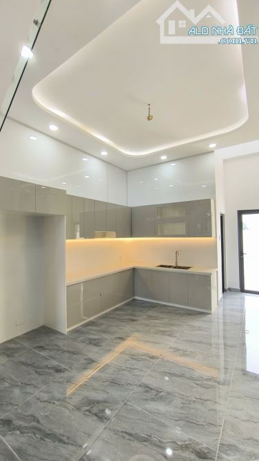 Nhà Mặt Tiền Mới Xây Ngay Trung Tâm Thủ Dầu  - 1 Trệt 2 Lầu - Chỉ Hơn 2 Tỷ - 3