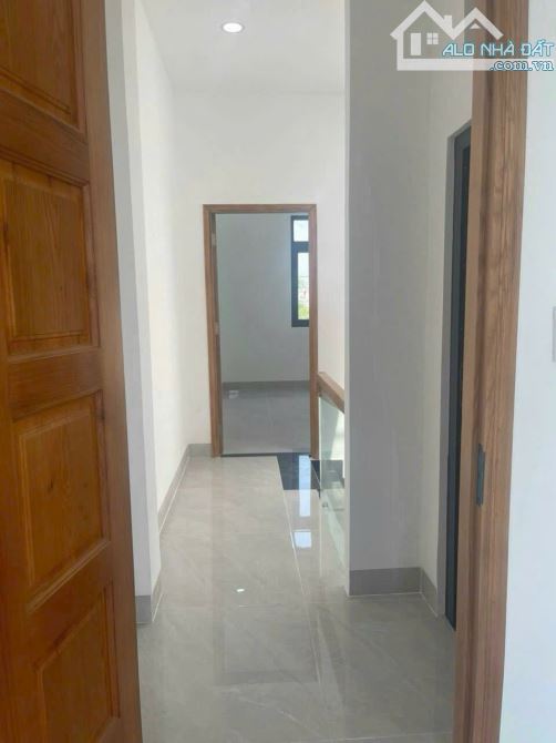 Bán nhà mới 3 tầng, hẻm 8m, hoàn công đầy đủ, gần Đình Phong Phú Lê Văn Việt, khu an ninh - 3