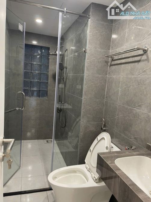 MẶT PHỐ 7 TẦNG THÔNG SÀN THANG MÁY - MỚI KONG - CHỦ XÂY TÂM HUYẾT - 2