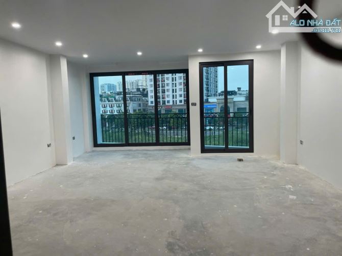 CHO THUÊ NHÀ ĐƯỜNG HỒNG TIẾN, PHƯỜNG BỒ ĐỀ, 100M2 x 6 TẦNG THANG MÁY - 3