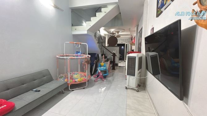 Gấp bán nhà Thủ Đức, 4 tầng, dt 100m2, giá 11 tỷ, gần Đặng Văn Bi. - 3