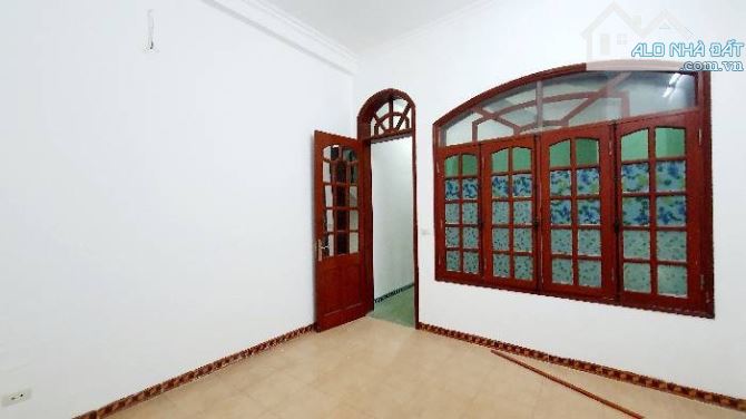 NHÀ DÂN XÂY - CHẮC CHẮN - 70M2 - 3 TẦNG - 4 PHÒNG NGỦ - VF 3 VÀO CỬA NHÀ - NGÕ NÔNG - 3