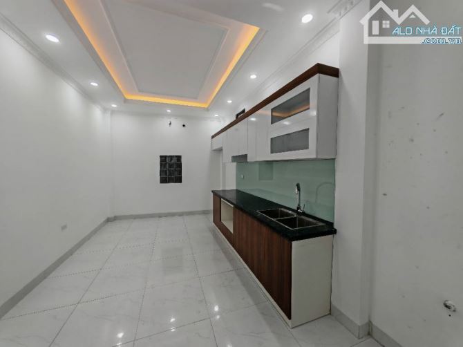 liên mac  lô góc 2 mặt thoáng  thang máy - ô tô đỗ cửa - 3