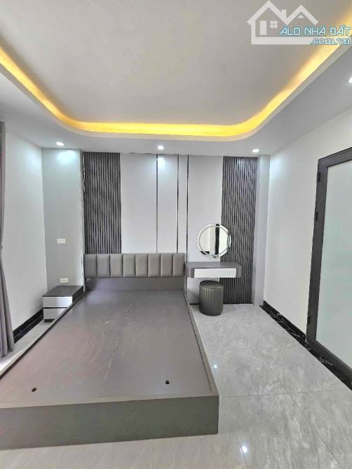 THƯỢNG THANH_LONG BIÊN: 5 TẦNG_ FULL NỘI THẤT SỊN_Ô TÔ ĐỖ CỔNG_MẶT TIỀN 4M_GIÁ 5 TỶ 85 - 3