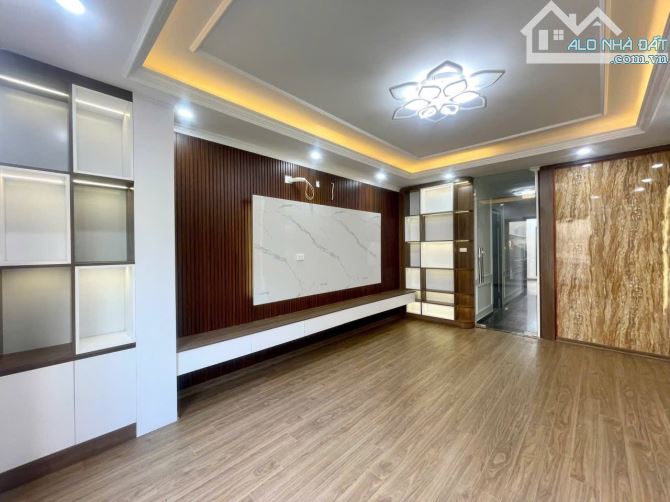 Bán nhà phân lô Vĩnh Quỳnh - 60m2 x 6 tầng thang máy - Ô tô vào nhà - 3