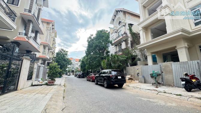 Bán biệt thự cao cấp Trung Tâm Quận 7 xa hoa - 3