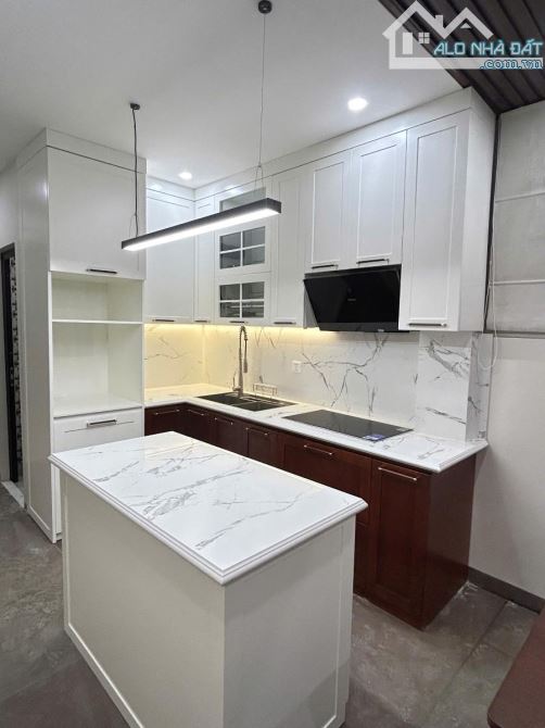 NHÀ KHU VỰC TRUNG TÂM CẦU GIẤY THÔNG RA CÁC CON PHỐ TO CỦA QUẬN 62m2 - 3
