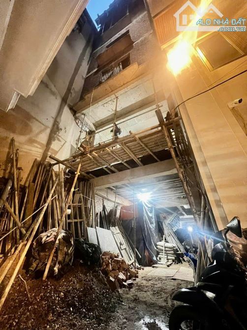 Bán nhà dòng tiền phố Tôn Thất Tùng 56m2 gồm 11 phòng khép kín dòng tiền 70tr/th giá 13.5 - 3