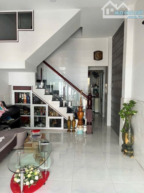 Bán nhà 2 tầng mặt tiền Lê Chân-Tân Tiến.Dt 50,7m ngag 3,55m. Hướg TB có 2pn 2wc - 3