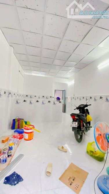 Cho thuê nhà 40 m2 hẻm 50 Trần Hoàng Na mới sửa 3,2 triệu - 3