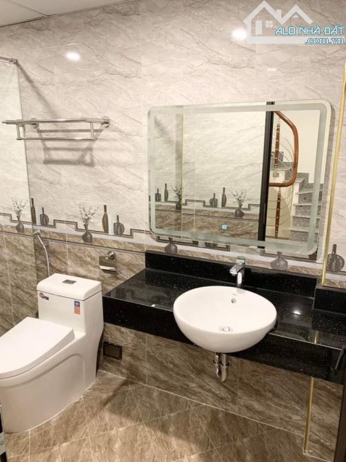NHÀ DÂN XÂY HỌC VIÊN TÀI CHÍNH - DT50M2 - 5 TẦNG - GIÁ 7.9 TỶ - PHÂN LÔ Ô TÔ TRÁNH - 3